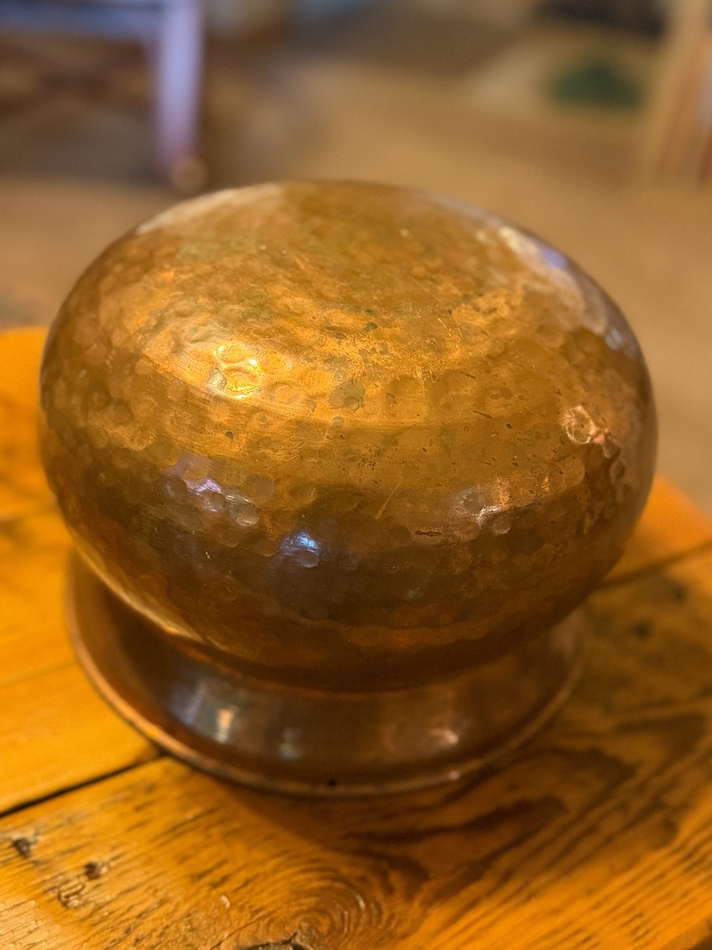 Vintage Hammered Copper Spittoon with Aged Patina - Picture 2 of 5